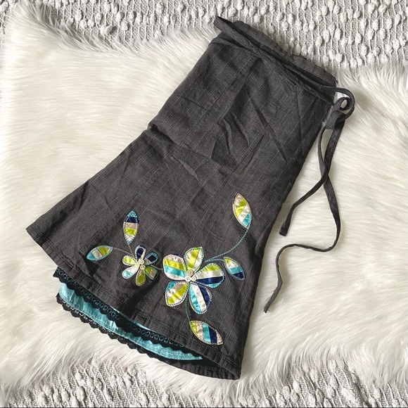 Lovely Grey Floral Skirt - Picture 2 of 3